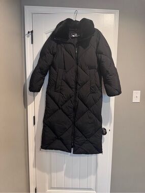 The Recycled Planet, long lined Women's puffer Coat w/faux fur collar, excellent